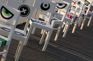 100 lica, chaise insolite