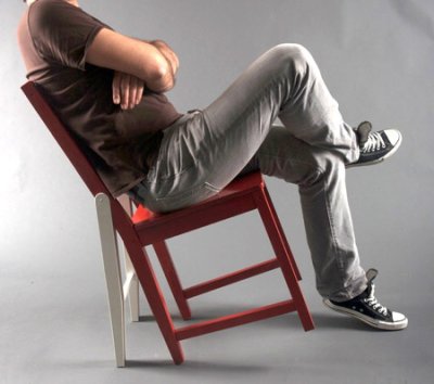 chaise attitude, par Deger Cengiz