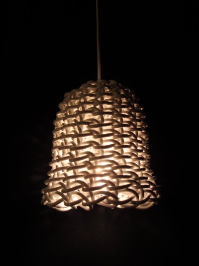 In de Knoop, luminaire par Ka-Lai Chan In de Knoop, luminaire par Ka-Lai Chan