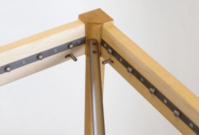 Une table en tension par Lukas Peet