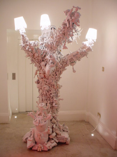 TOY TREE par Ryan McElhinney TOY TREE par Ryan McElhinney