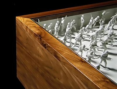 Toy soldier table par John Galvin Designs Toy soldier table par John Galvin Designs