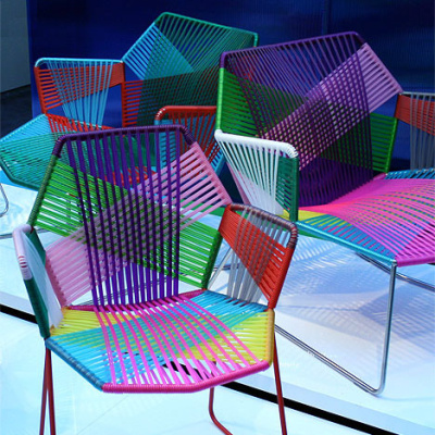 Fauteuil tropicalia par Patricia Urquiola