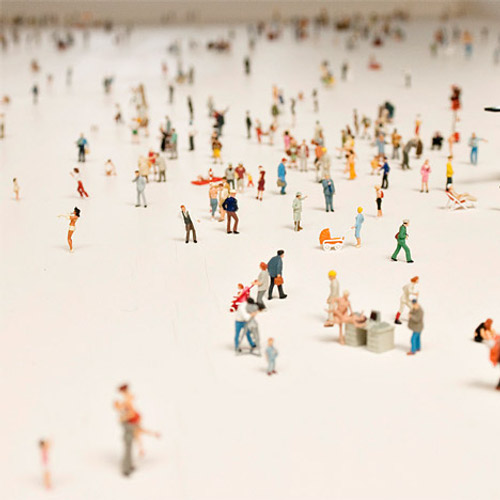 Seul dans la foule, table basse par Rolf Sachs
