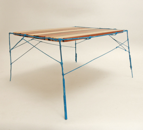 Table instable par Stefan Wieland Table instable par Stefan Wieland
