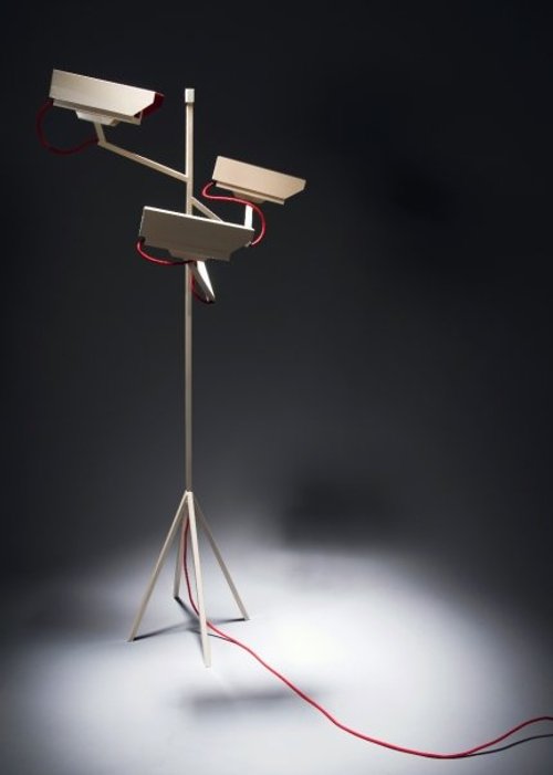 Luminaire surveillance 100 par Humans since 1982 Luminaire surveillance 100 par Humans since 1982