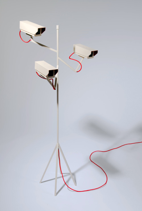 Luminaire surveillance 100 par Humans since 1982 Luminaire surveillance 100 par Humans since 1982
