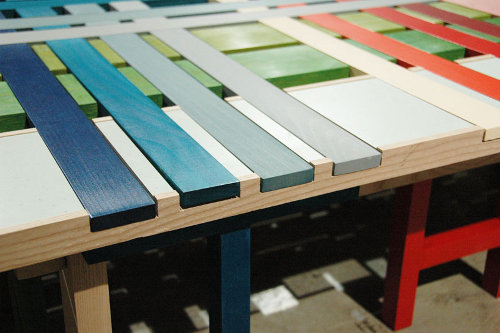 Banc hybride coloré par Raw Edges Banc hybride coloré par Raw Edges