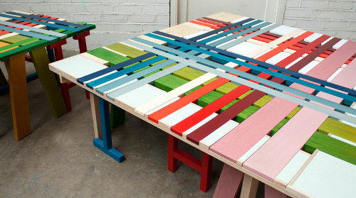 Banc hybride coloré par Raw Edges Banc hybride coloré par Raw Edges