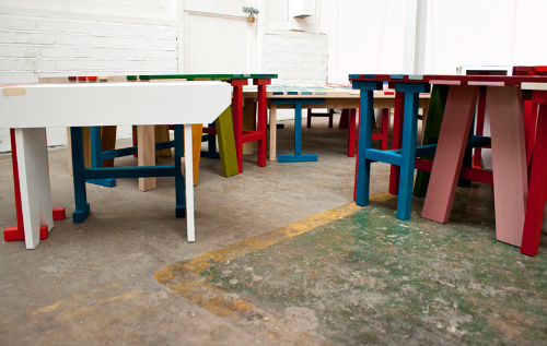 Banc hybride coloré par Raw Edges Banc hybride coloré par Raw Edges