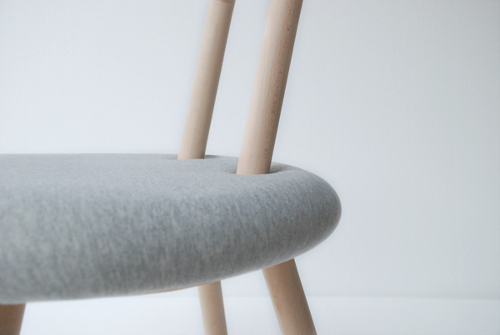 Une invitation au toucher, Bambi chair par Juju Studio Une invitation au toucher, Bambi chair par Juju Studio
