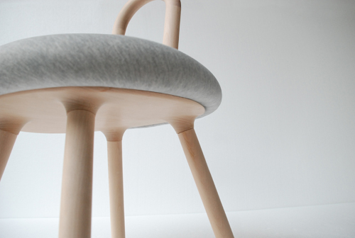 Une invitation au toucher, Bambi chair par Juju Studio Une invitation au toucher, Bambi chair par Juju Studio