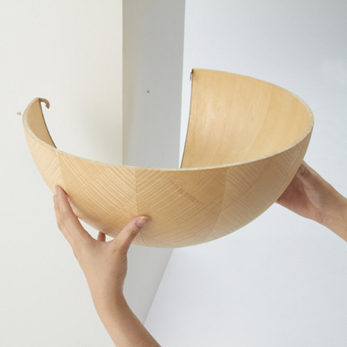 Catch Bowl, étagère d'angle par Torafu Catch Bowl, étagère d'angle par Torafu