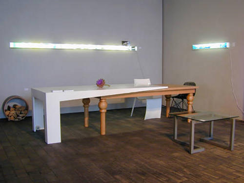 Une couche de modernité, table à manger par Kisskalt Une couche de modernité, table à manger par Kisskalt