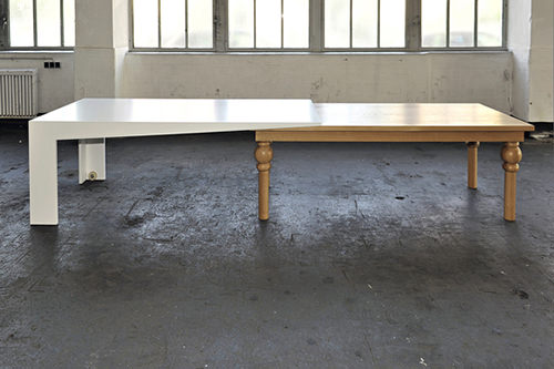 Une couche de modernité, table à manger par Kisskalt Une couche de modernité, table à manger par Kisskalt