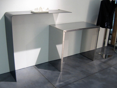 CONSOLE MINIMALISTE PAR MAURIZIO PEREGALLI