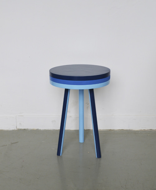 Modeste les tabourets empilables par Paul Menand