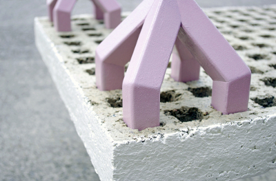 TABLE EN PAPIER MACHÉ PAR MATTHIAS RIES