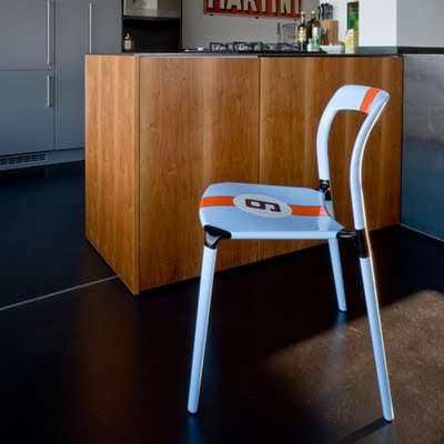 CHAISES DE COMPÉTITION PAR LA SOCIÉTÉ LAISR